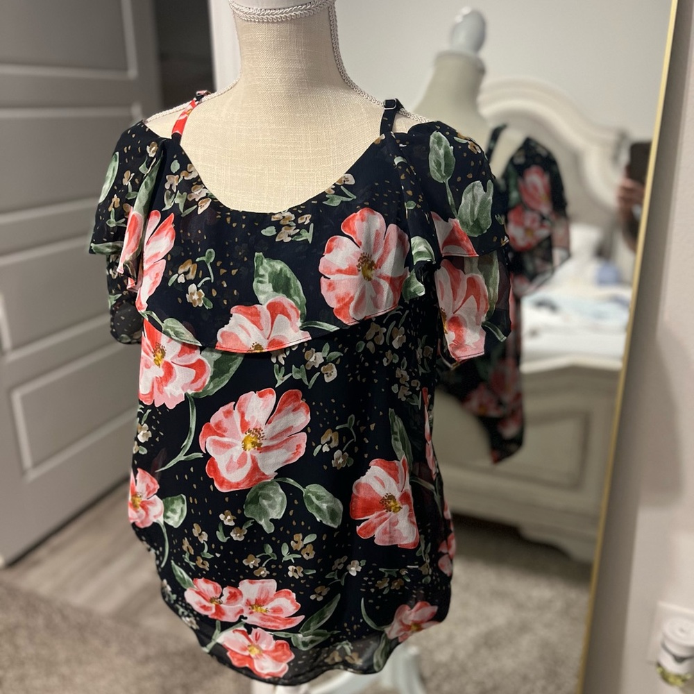Cabi cold shoulder top